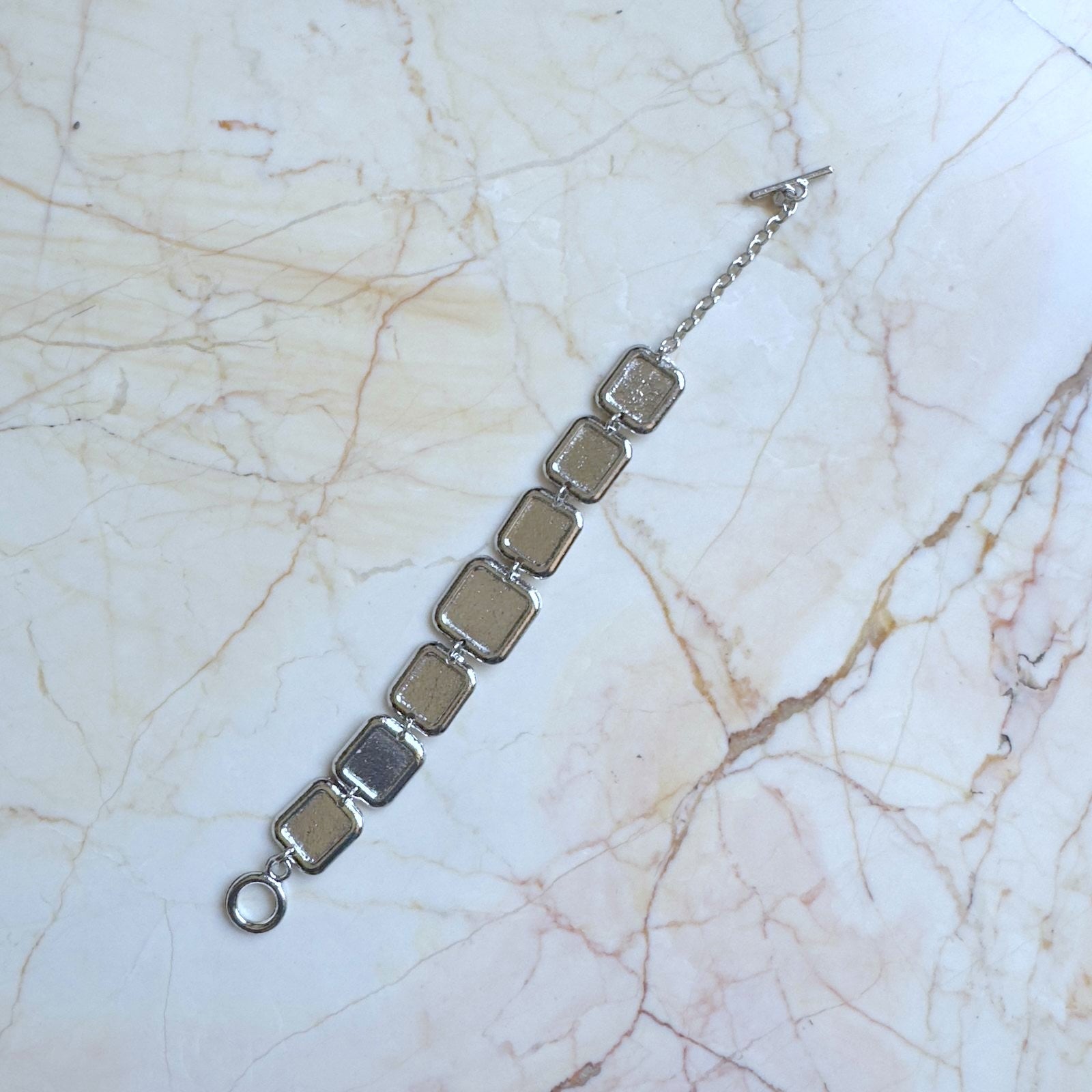 Metal Bracelet with 7 Cavity